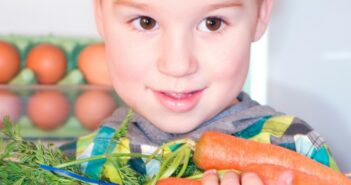 Rohkost und Salate für Kinder: Rezepte mit Vitaminen können Spaß machen