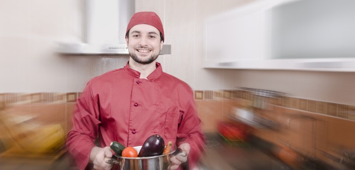 Spanische Männer haben mit ihrem Macho-Erbe zu kämpfen. Einerseits bietet das althergebrachte Rollenbild viel Komfort. Andererseits spüren auch spanische Männer, dass der Zeitgeist sich geändert hat. Für die Spanische Frau steollt sich die Frage "Wer ist Macho, wer ist Lover, wer ist Beziehungspartner?"(#1)