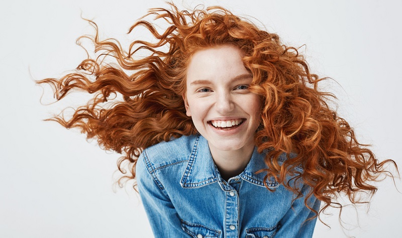  Dabei sagen viele Jungs, dass sie Sommersprossen sogar lieben würden. Auch hier ein Plus für Dich, wenn Du einfach sein kannst, wie Du bist. ( Foto: Shutterstock-  Cookie Studio )