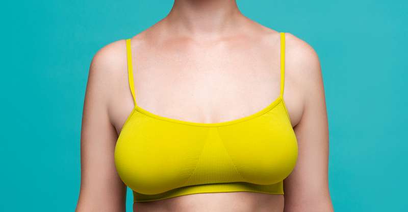 Nicht immer ist die Brust einheitlich, im Gegenteil: Verschieden große Brüste kommen sogar recht häufig vor und sind ganz natürlich. ( Lizenzdoku: Shutterstock-staras )