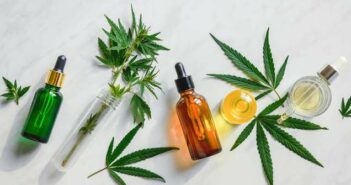 CBD-Öl: Tropfen mit heilender Wirkung? ( Foto: Shutterstock - IRA_EVVA_)