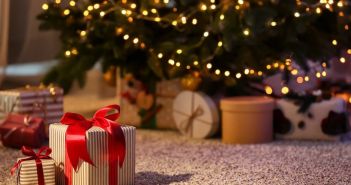 Weihnachtsausgaben reduzieren: CHECK24 zeigt Sparpotential (Foto: AdobeStock - Pixel-Shot 220081564)