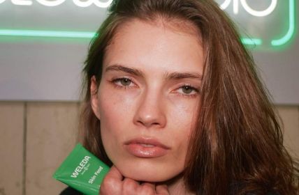 WELEDA Skin Food kreiert backstage bei Stella McCartney Glow (Foto: Weleda AG)