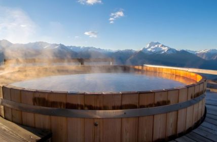 Bayerisches Thermenland vereint Longevity-Technologie mit traditionellen Kneipp- und (Foto: AdobeStock - pgiai - 1853778886)